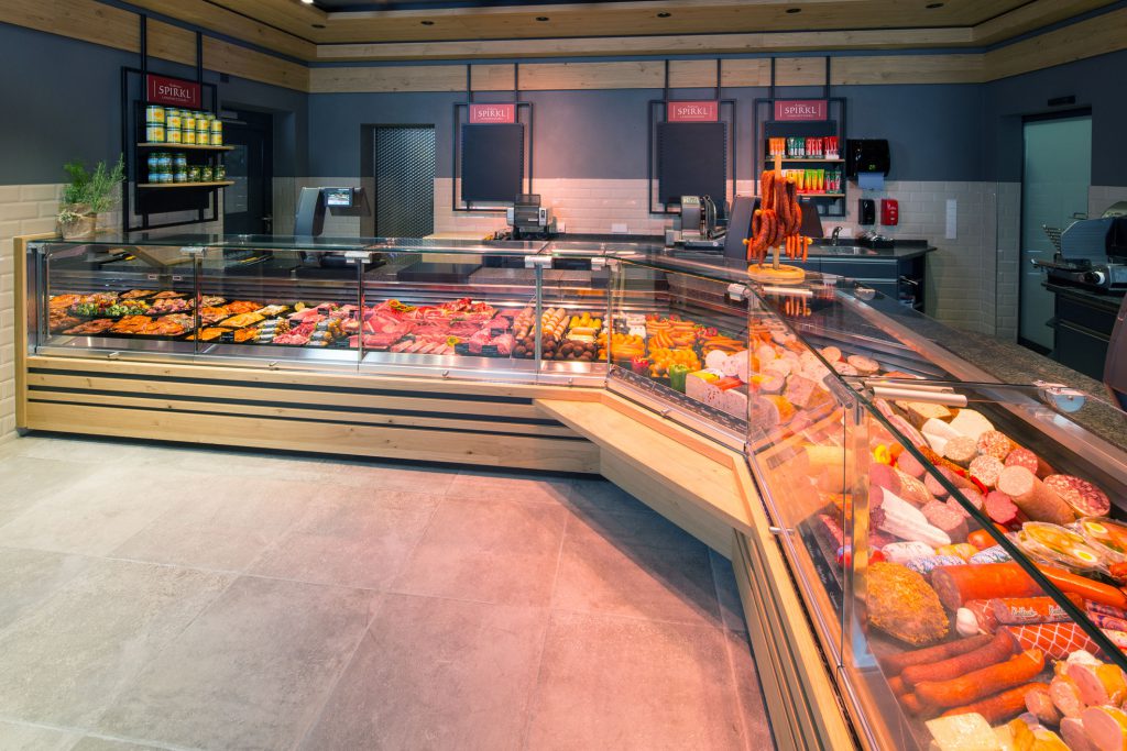 Ansprechende Lebensmittelpräsentation bei Metzgerei Sprikl