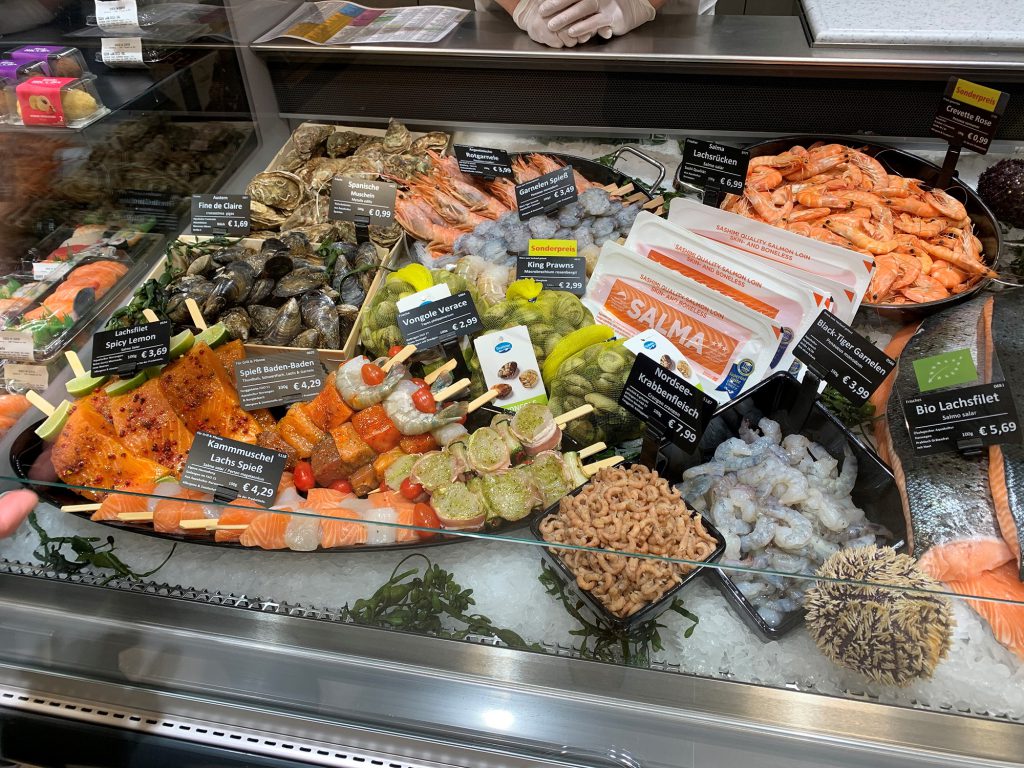 Ansprechende Lebensmittelpräsentation bei Edeka Scheck Offenbach