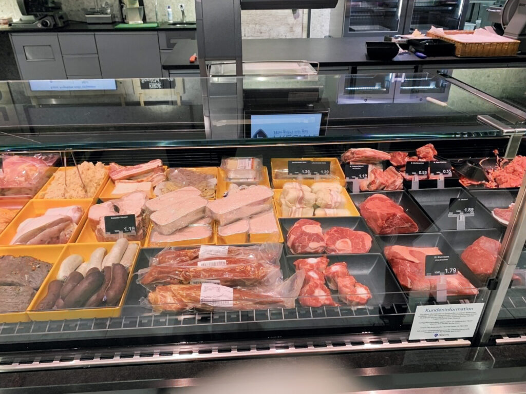 Thekenschalen für Fleischtheke von PricoPlex