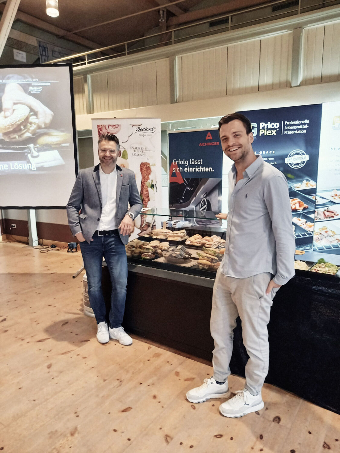 Alexander Peplinski und Max Juge von Aichinger Ladenbau