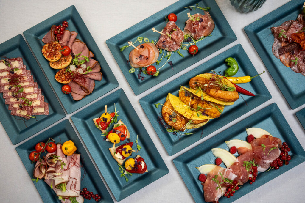 Catering: CATE in Petrol