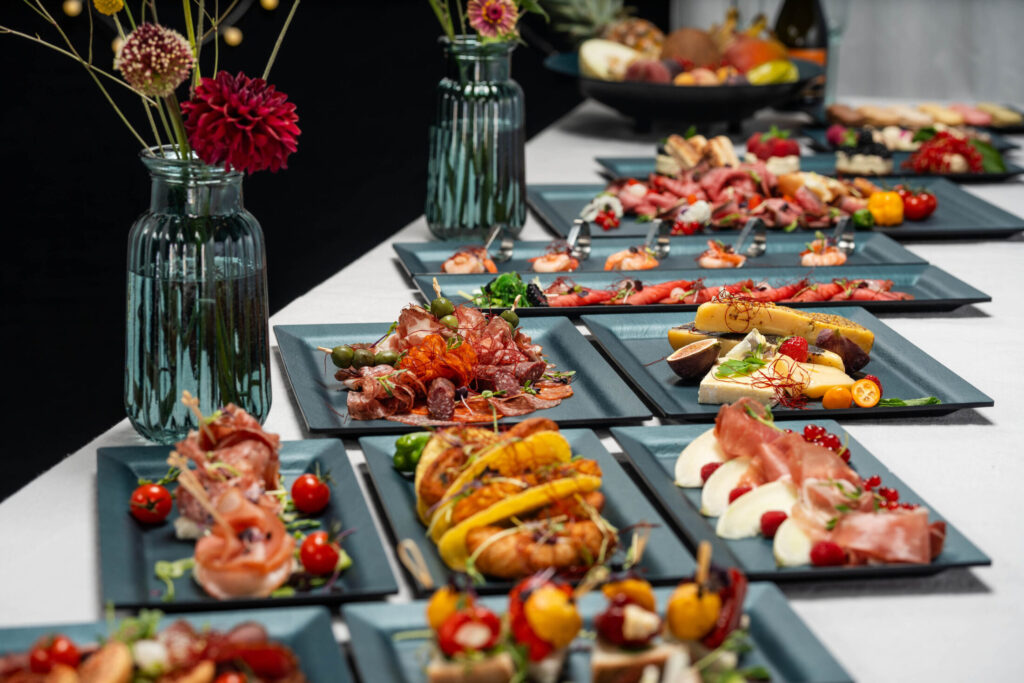 Catering: CATE in Petrol