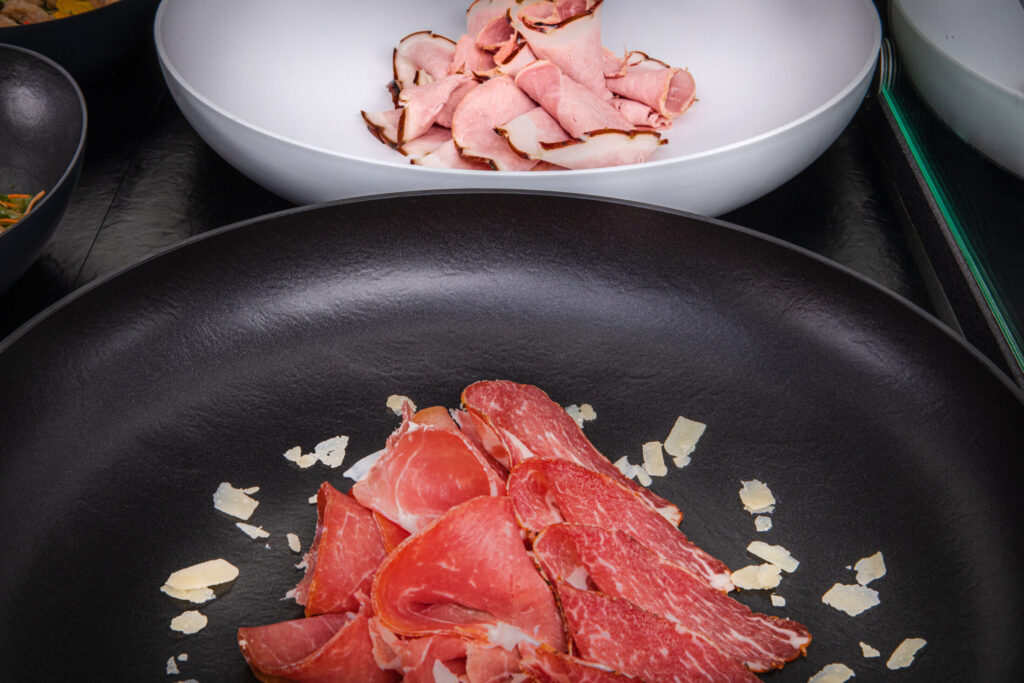 Flache Schale in Schieferoptik