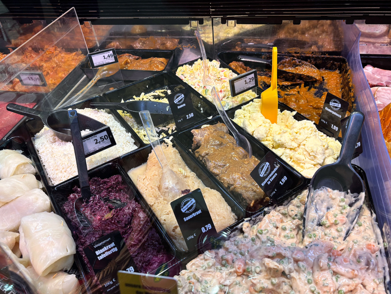 Salatschalen-Kombination FRESH von PricoPlex am Mittagstisch